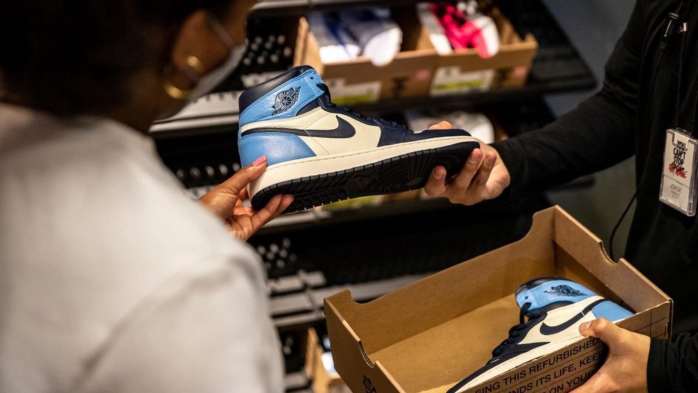 Nike znovu prodává vrácené a opravené tenisky