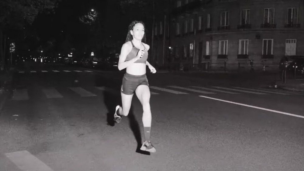 Sportovní obchod vyzývá běžce k porušování rychlostních limitů