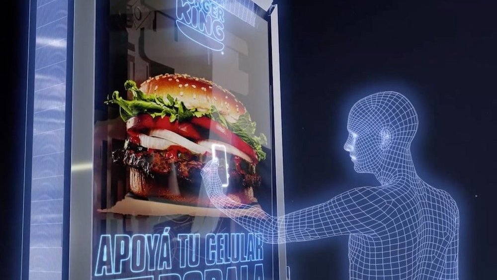 Burger King ponouká ke „krádeži“ Whopperů v Money Heist kampani