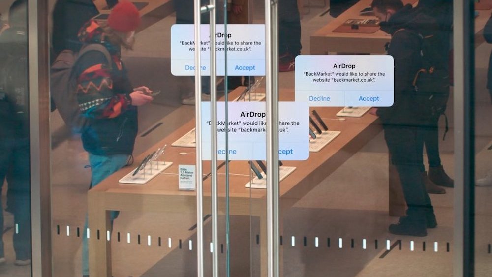 Prodejce použitých telefonů cílí na Apple Story s pomocí Airdrop reklam